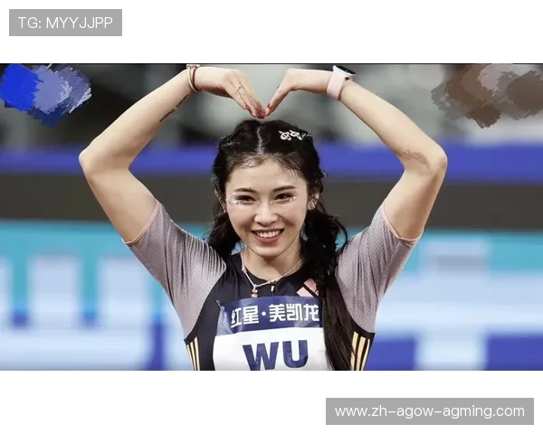 吴艳妮晒生活照歪头微笑 迷人瞬间展现运动员多面魅力